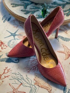 Sam Edelman - Hazel Croc-Embossed Pointed Toe Stiletto Pumps